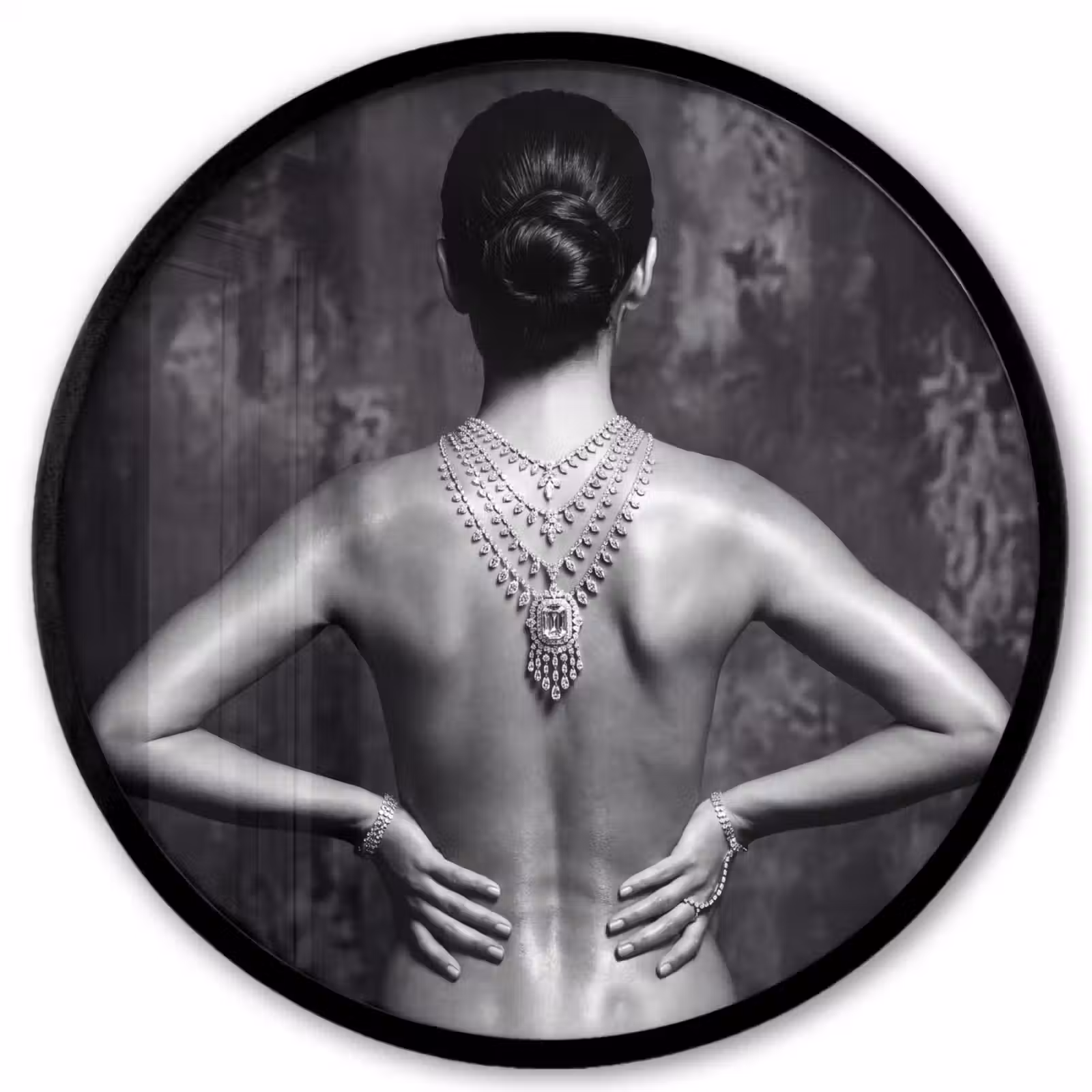 Ronde fotolijst - Rug - Ketting - Portret - Zwart - Wit - Glamour — 1