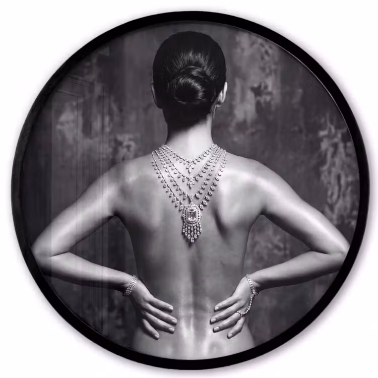 Ronde fotolijst - Rug - Ketting - Portret - Zwart - Wit - Glamour — 1