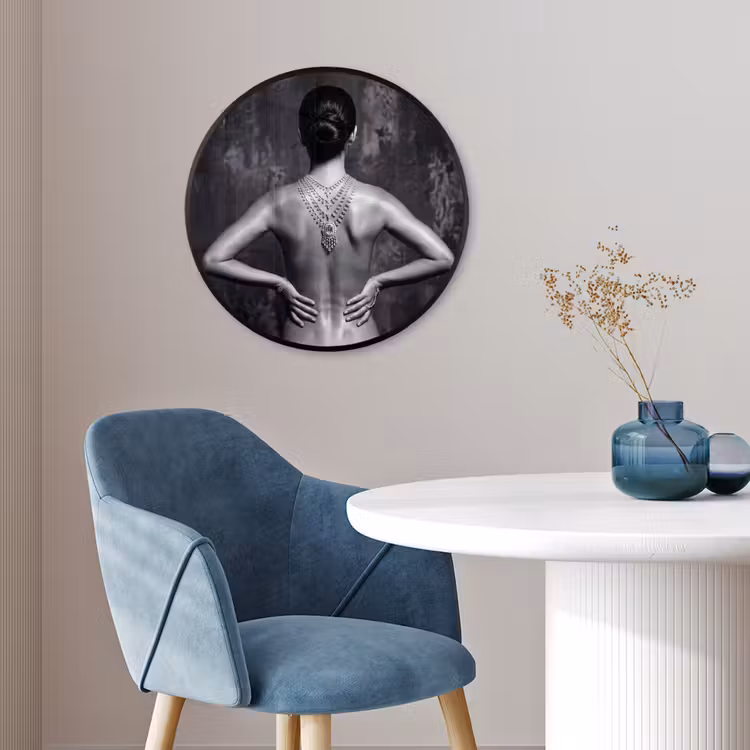 Ronde fotolijst - Rug - Ketting - Portret - Zwart - Wit - Glamour — 4