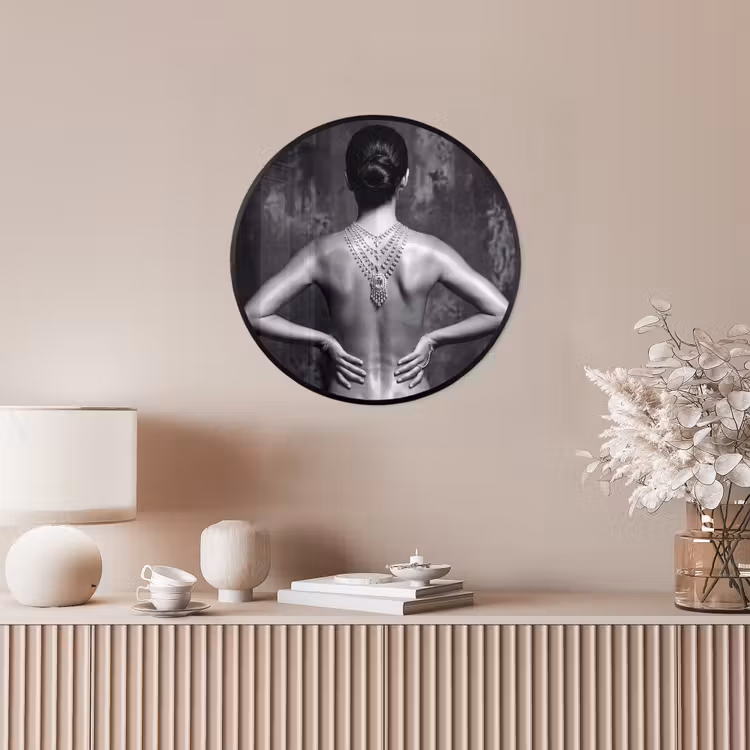 Ronde fotolijst - Rug - Ketting - Portret - Zwart - Wit - Glamour — 5
