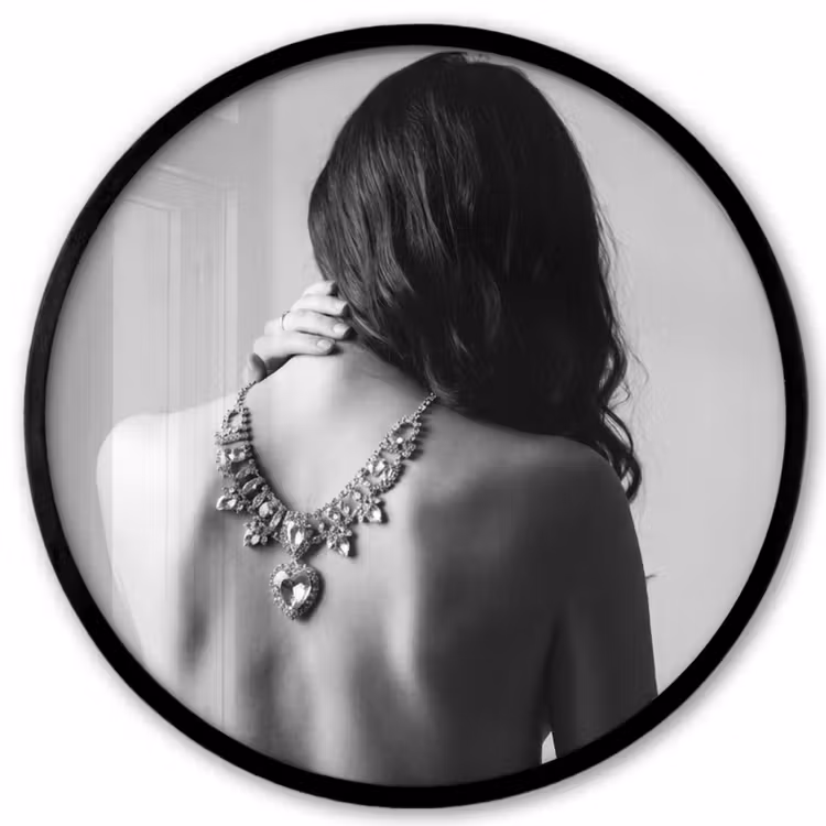 Ronde fotolijst - Vrouw - Ketting - Fashion - Zwart - Wit — 1