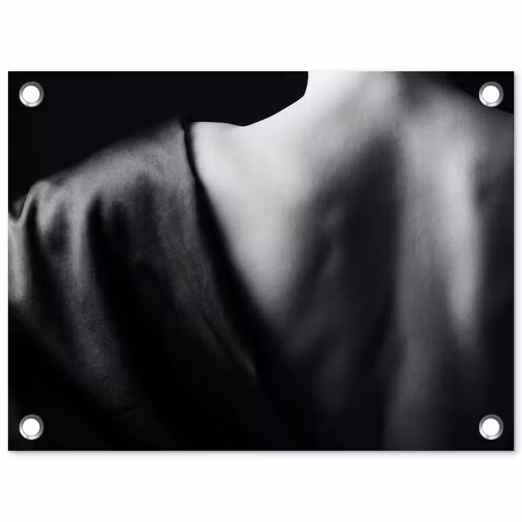 Tuinposter - Schouder - Zijde - Rug - Zwart - Wit - Elegant — 1
