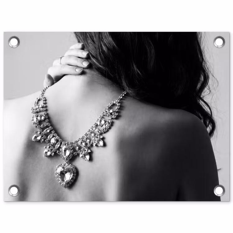 Tuinposter - Vrouw - Ketting - Fashion - Zwart - Wit — 1