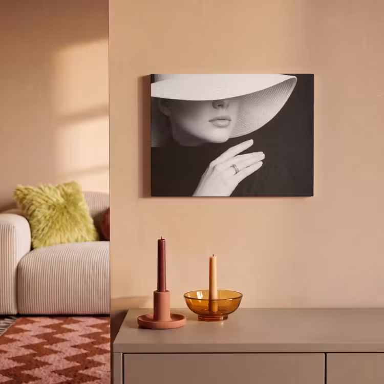 Akoestisch schilderij - Vrouw - Hoed - Hand - Zwart - Wit - Klassiek — 2