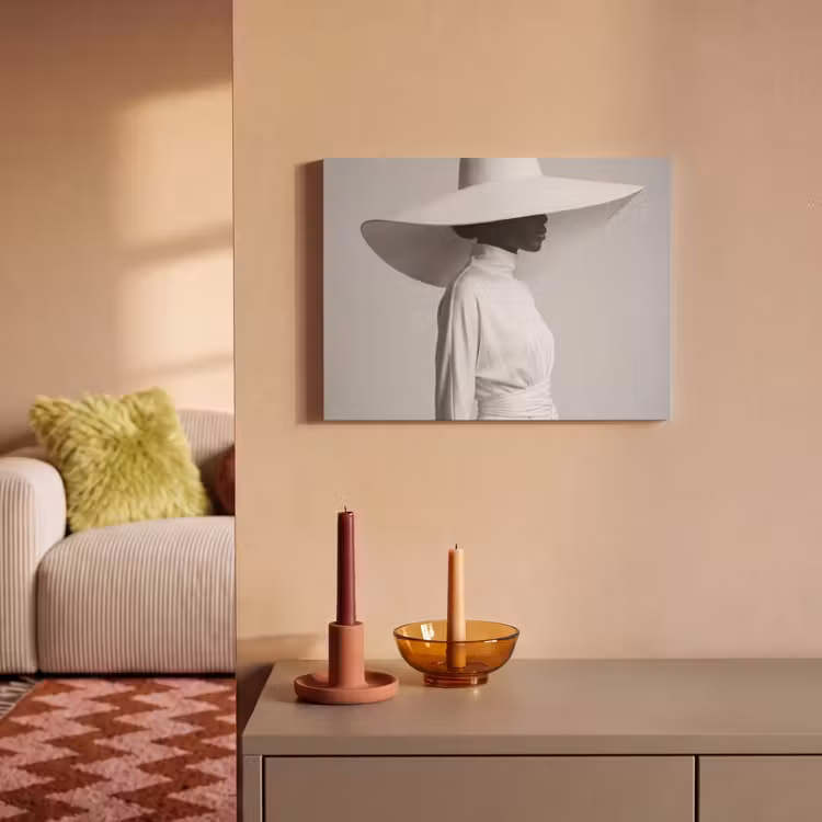 Akoestisch schilderij - Vrouw - Profiel - Hoed - Zwart - Wit - Minimalistisch — 2
