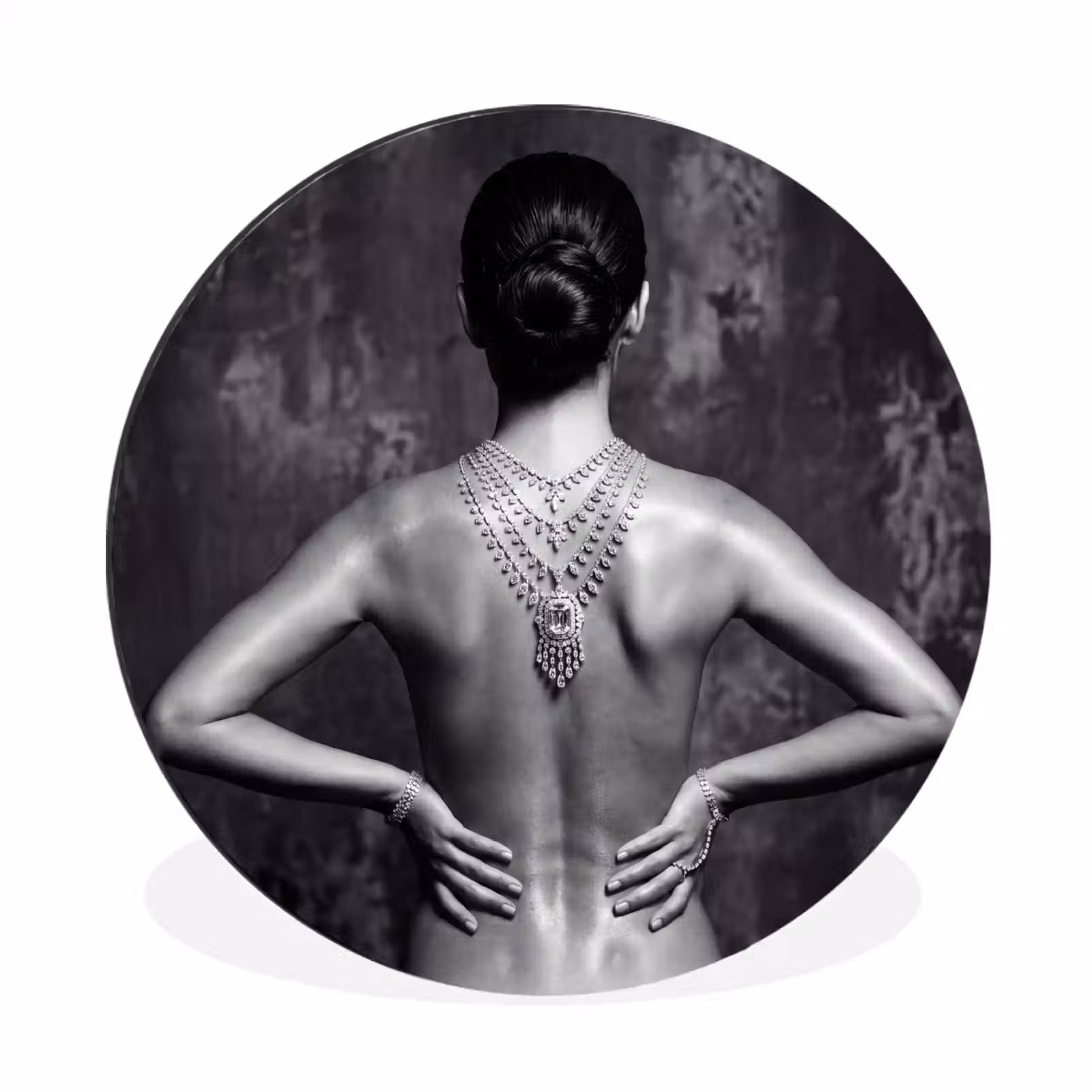 Wandcirkel - Aluminium - Rug - Ketting - Portret - Zwart - Wit - Glamour — 1