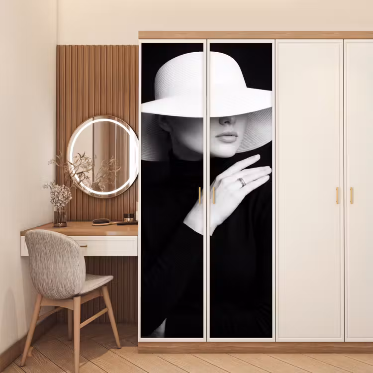 Deursticker - Vrouw - Hoed - Hand - Zwart - Wit - Klassiek — 5