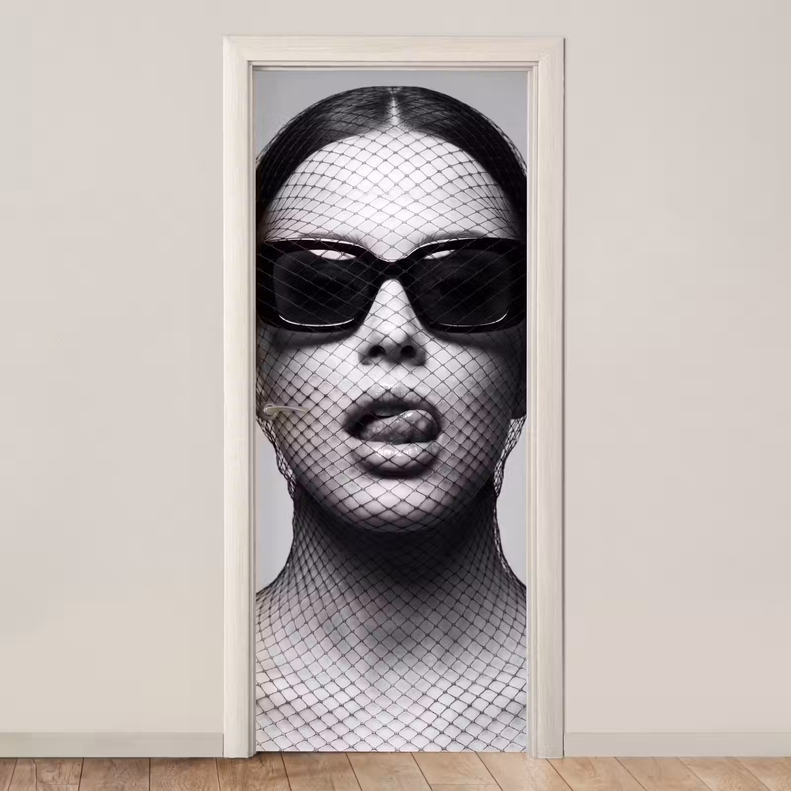 Deursticker - Vrouw - Net - Mysterieus - Zwart - Wit — 1