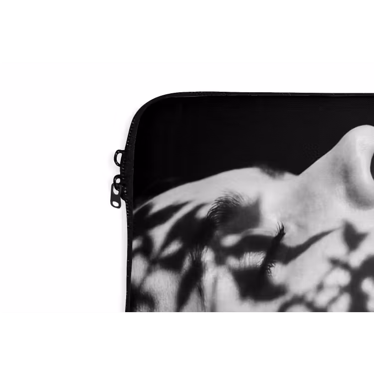 Laptophoes - Gezicht - Schaduw - Bladeren - Zwart - Wit - Intiem — 5