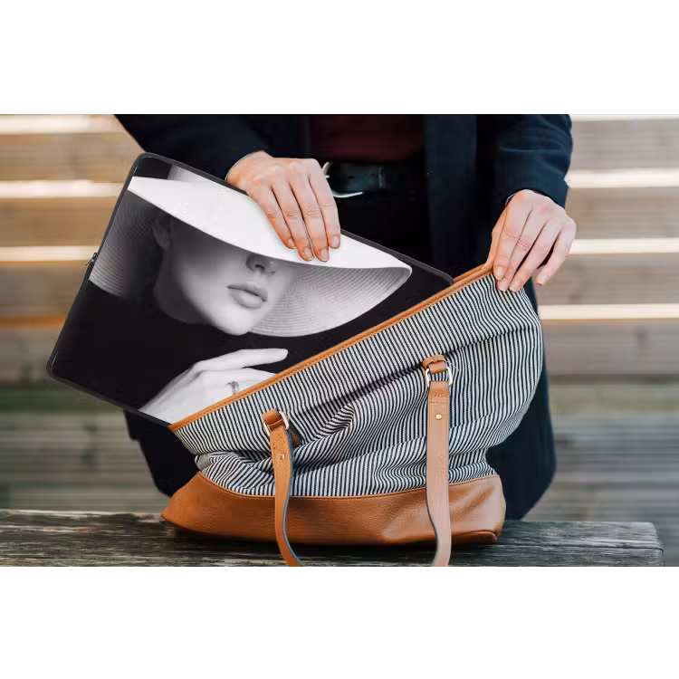 Laptophoes - Vrouw - Hoed - Hand - Zwart - Wit - Klassiek — 4