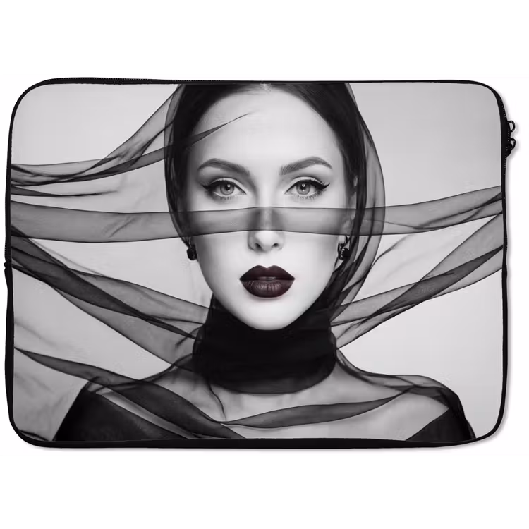 Laptophoes - Vrouw - Sluier - Portret - Zwart - Wit - Elegant — 1