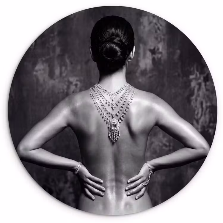 Muurcirkel - Rug - Ketting - Portret - Zwart - Wit - Glamour — 1