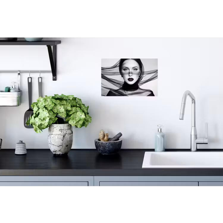 Muursticker - Vrouw - Sluier - Portret - Zwart - Wit - Elegant — 2