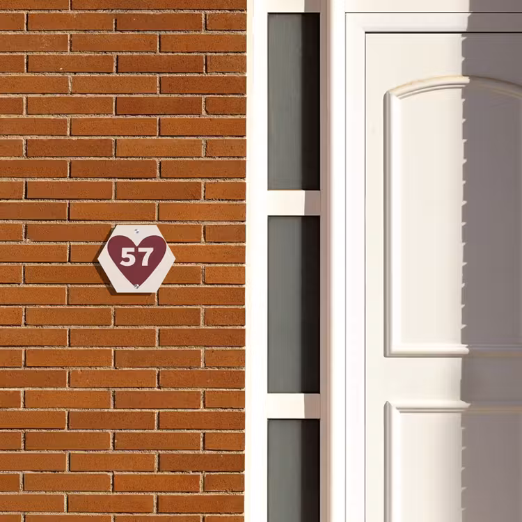 Naambordje voordeur - Hexagon - Rood hart - Traditioneel — 2