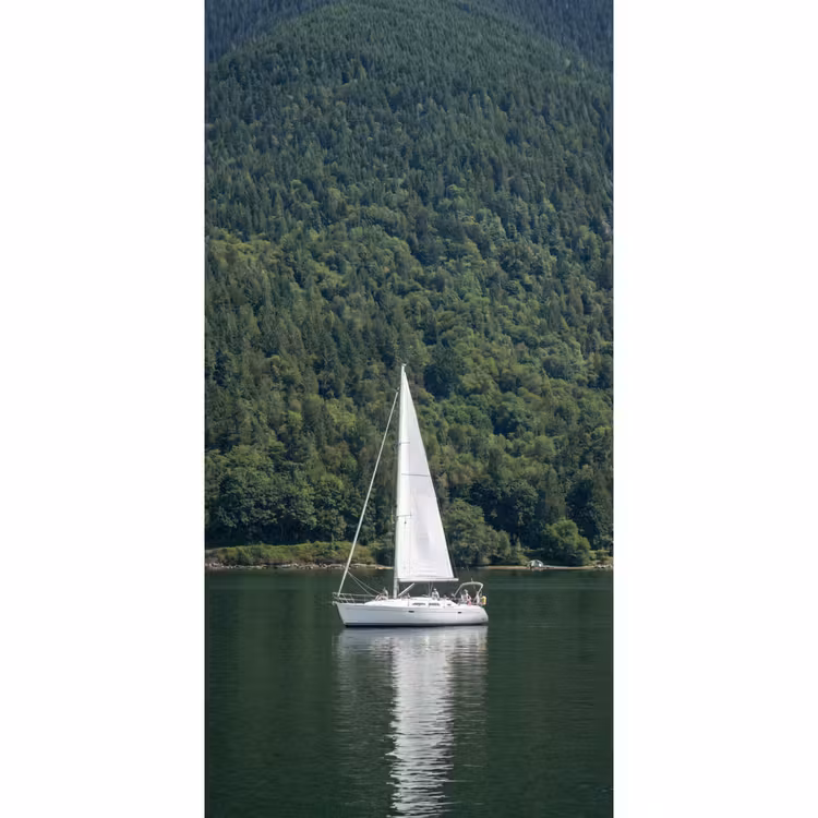 Behang - Zeilboot - Water - Bergen - Natuur - Groen — 2
