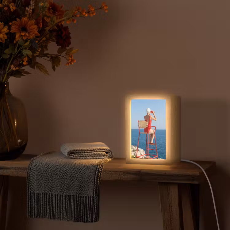 Gepersonaliseerde Lightbox - Vrouw - Zee - Kust - Verrekijker - Rood — 3