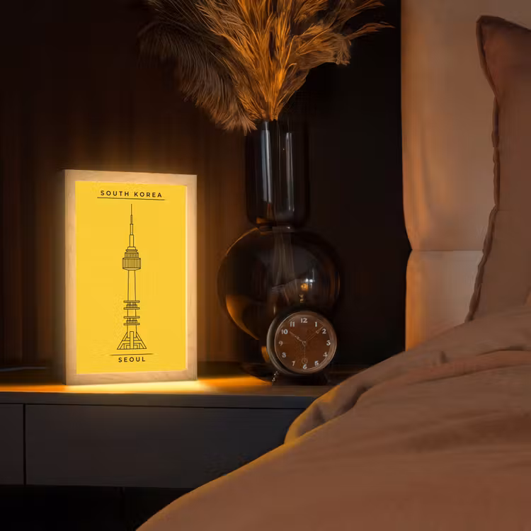 Gepersonaliseerde Lightbox - Toren - Seoul - Architectuur - Minimalistisch - Geel — 2