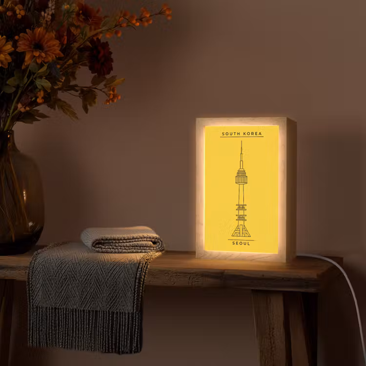 Gepersonaliseerde Lightbox - Toren - Seoul - Architectuur - Minimalistisch - Geel — 3