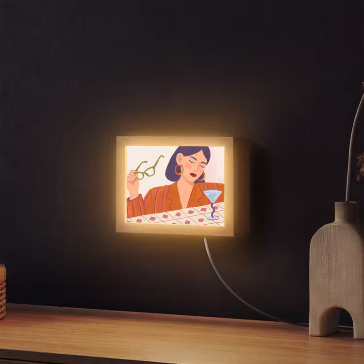 Lightbox - Wandlamp - Vrouw - Bril - Cocktail - Illustratie - Modern — 2