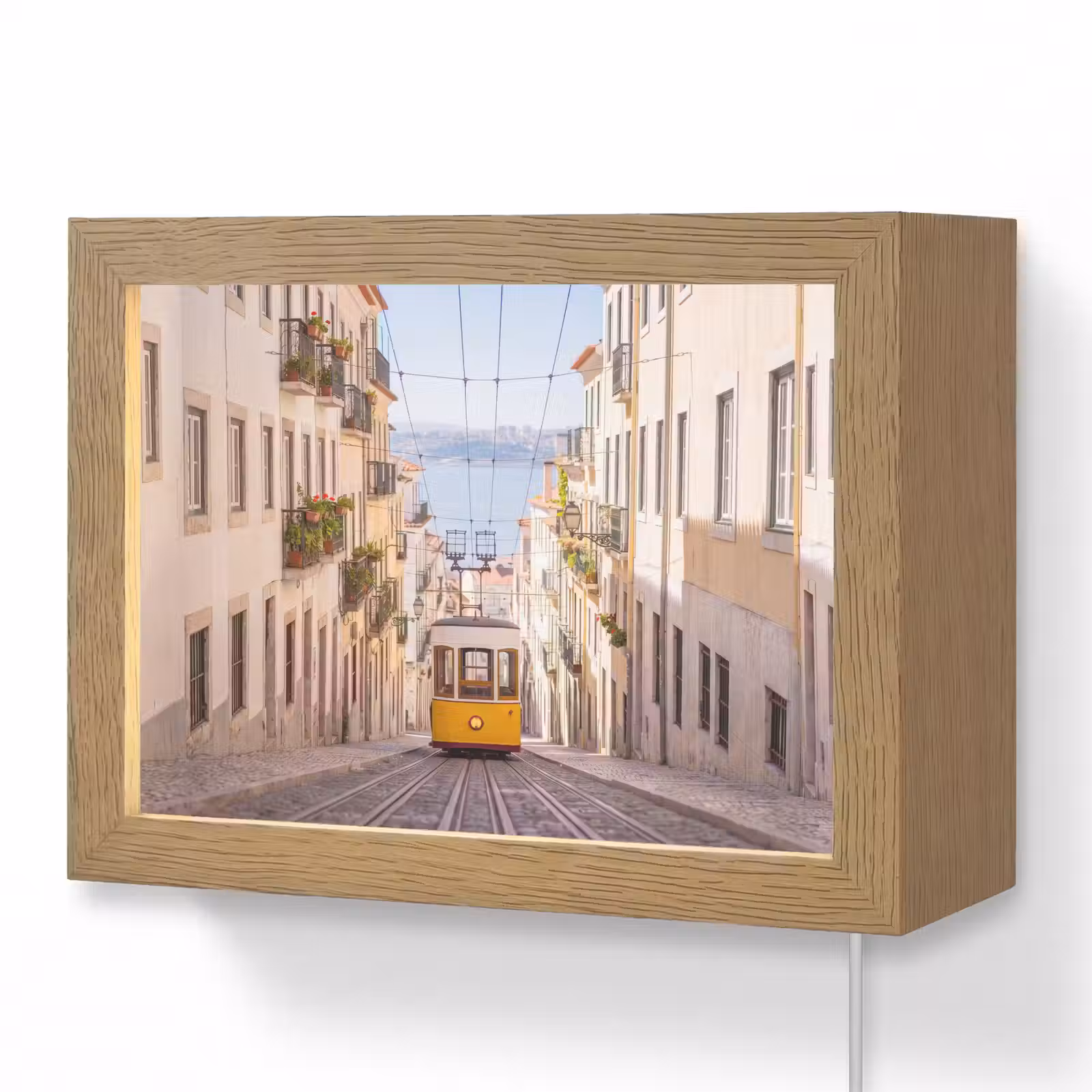 Lightbox - Wandlamp - Tram - Straat - Stad - Architectuur - Geel — 1
