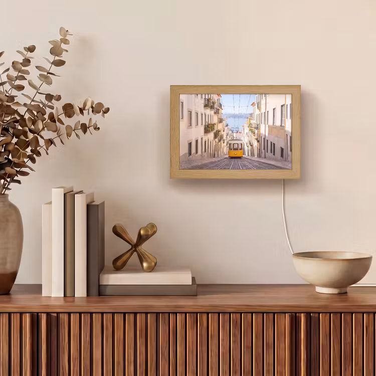 Lightbox - Wandlamp - Tram - Straat - Stad - Architectuur - Geel — 4