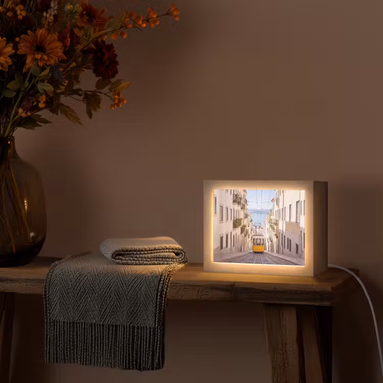 Lightbox - Wandlamp - Tram - Straat - Stad - Architectuur - Geel — 5