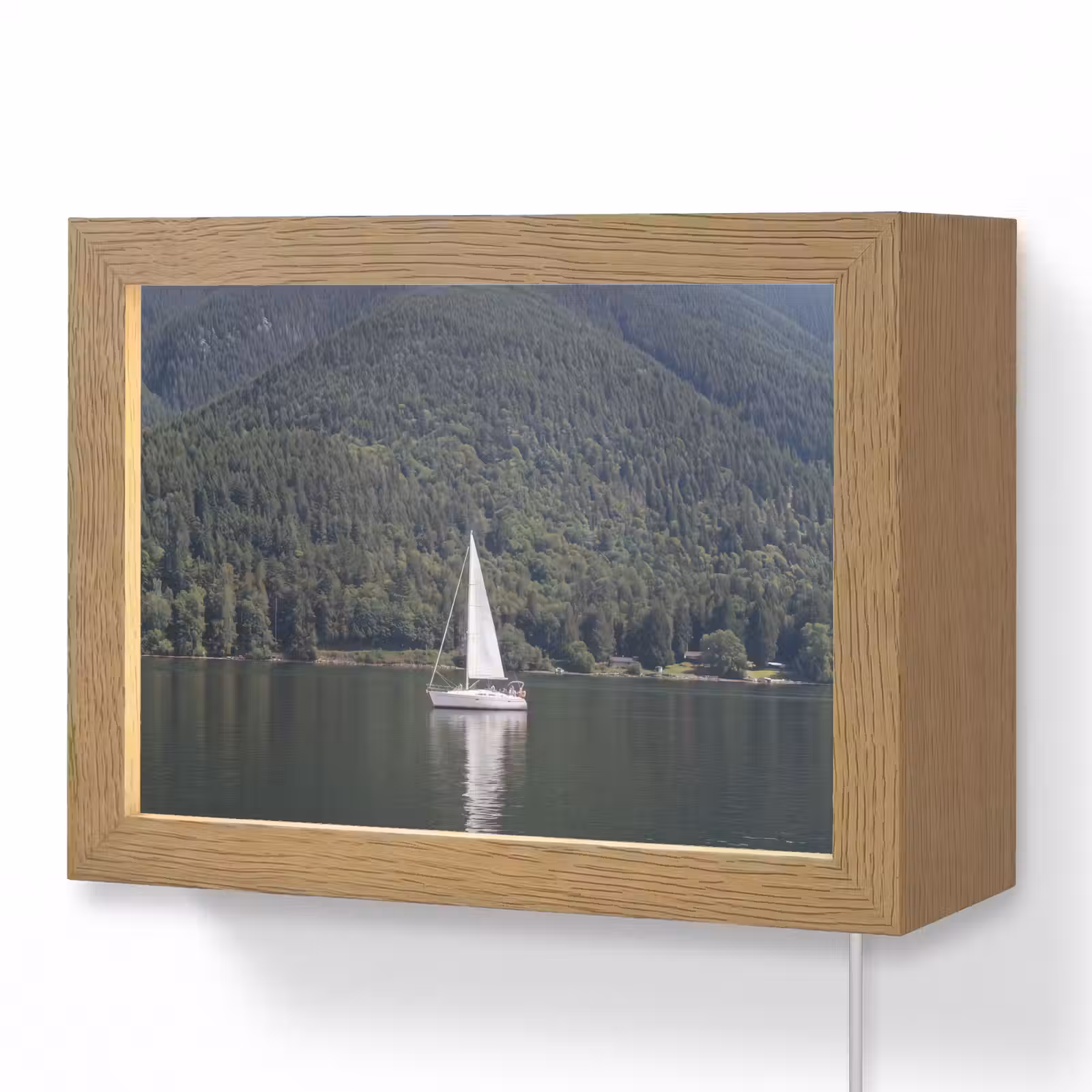 Lightbox - Wandlamp - Zeilboot - Water - Bergen - Natuur - Groen — 1