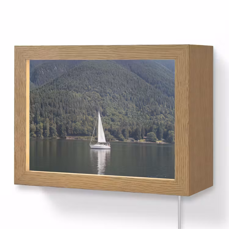 Lightbox - Wandlamp - Zeilboot - Water - Bergen - Natuur - Groen — 1