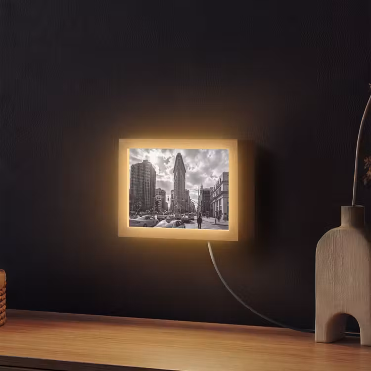 Lightbox - Wandlamp - Gebouw - Hoogbouw - Stad - Architectuur - Zwart-wit — 2