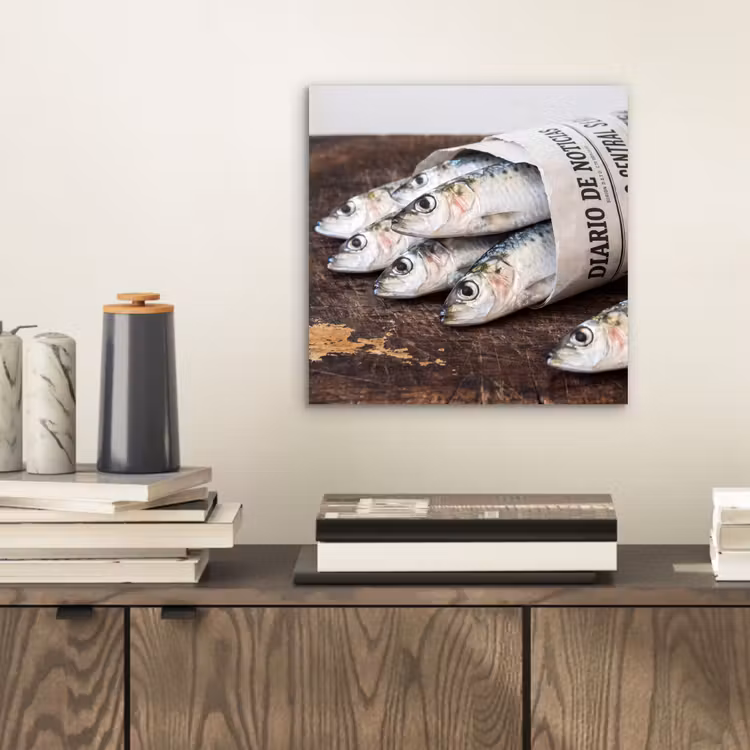 Aluminium schilderij - Sardientje - krant - snijplank — 2