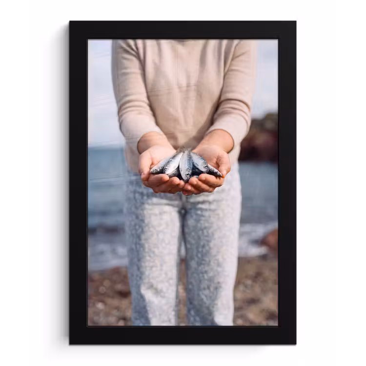 Poster met lijst - Vis - Handen - Natuur — 1