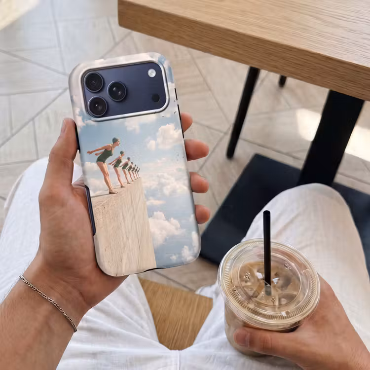Telefoonhoesje Toughcase - Vrouwen - Duikhouding - Wolken — 4