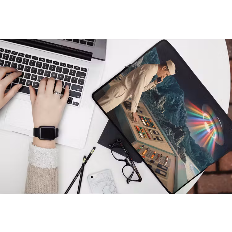 Laptophoes - Man - Controlekamer - Strand — 3