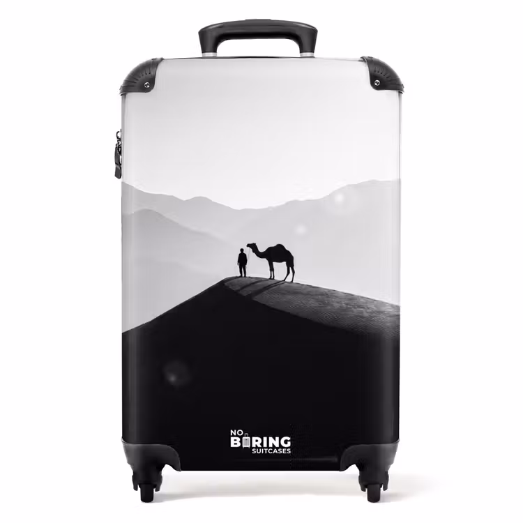 Koffer - Mens - Kameel - Zandduin - Natuur - Monochroom — 1