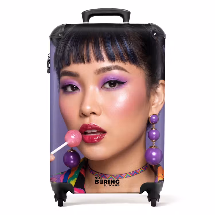 Koffer - Vrouw - Portret - Make-up - Paars - Levendig — 1