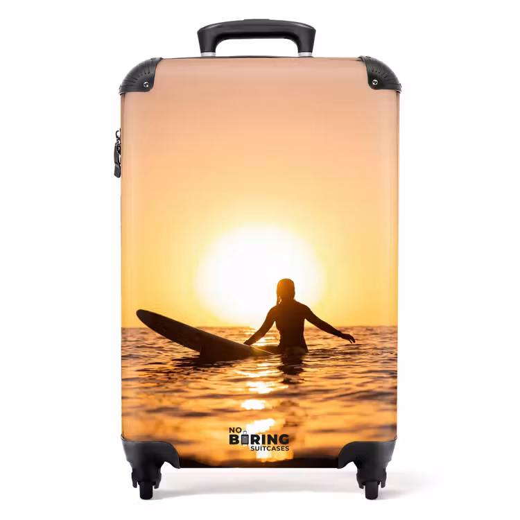 Koffer - Persoon - Surfen - Zonsondergang - Zee - Oranje — 1