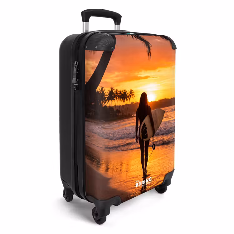 Koffer - Vrouw - Surfplank - Strand - Zonsondergang - Oranje — 2