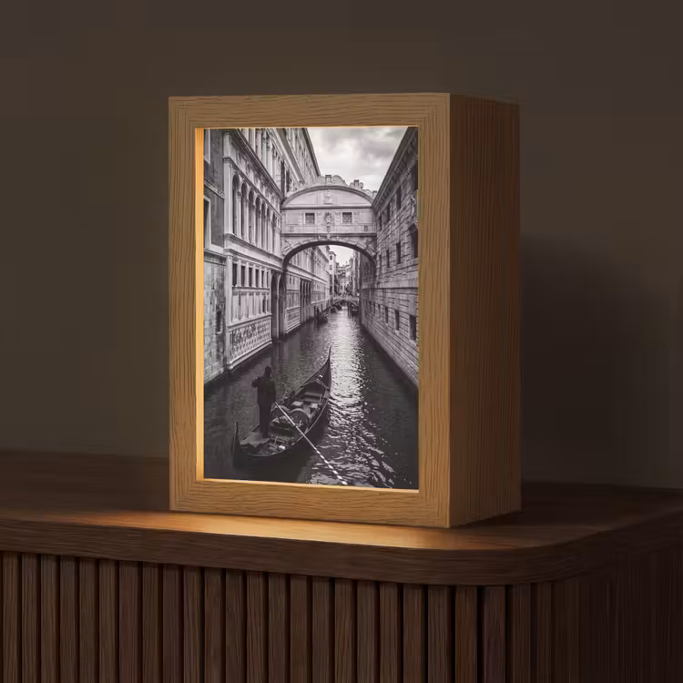 Gepersonaliseerde Lightbox - Boot - Waterweg - Stad - Zwart-wit - Architectuur — 1
