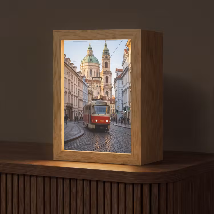Gepersonaliseerde Lightbox - Tram - Straat - Stadsgezicht - Klassiek - Rood — 1