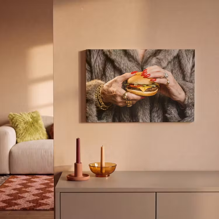 Canvas schilderij - Vrouw - Hamburger - Bontjas — 2
