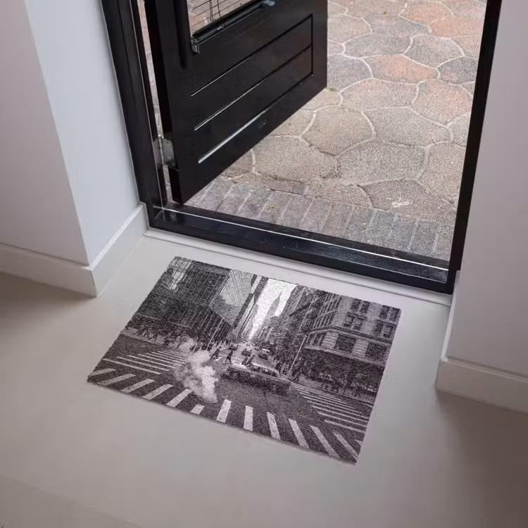 Deurmat - Stad - Straat - Gebouwen - Verkeer - Zwart-wit — 4