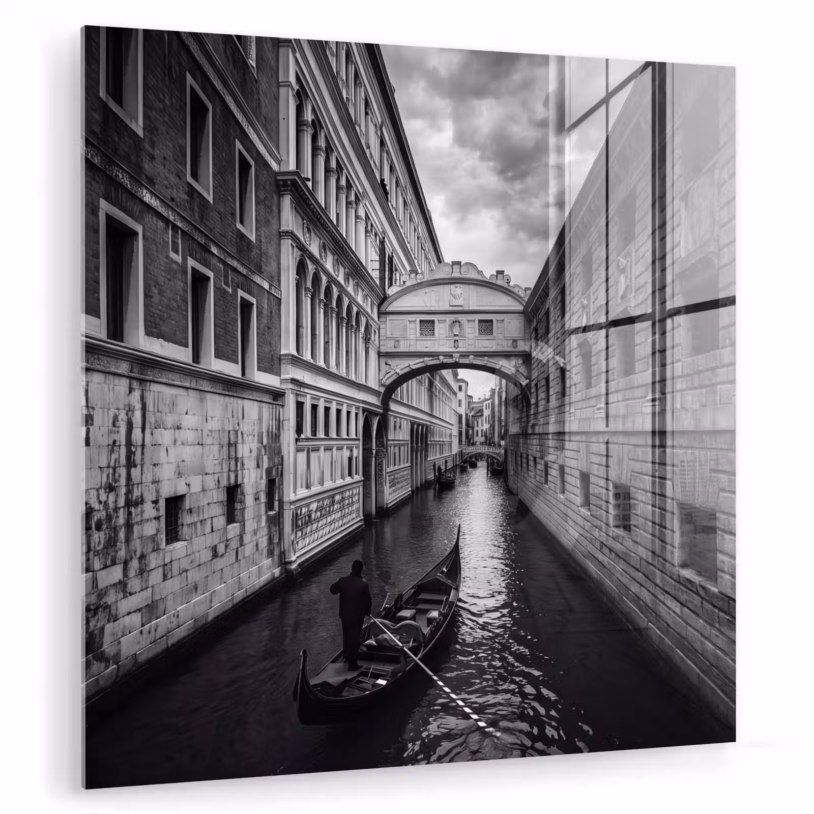 Glas schilderij - Boot - Waterweg - Stad - Zwart-wit - Architectuur — 1