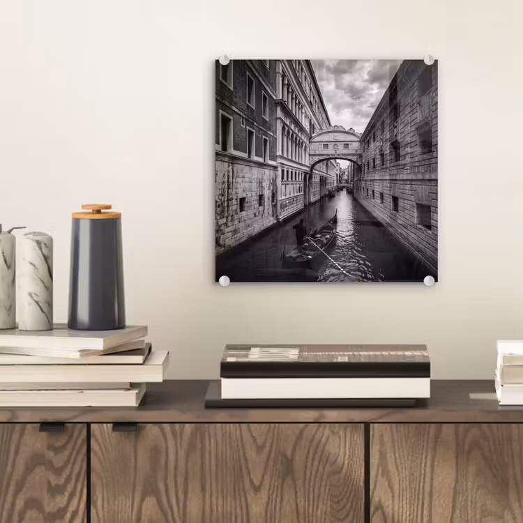 Glas schilderij - Boot - Waterweg - Stad - Zwart-wit - Architectuur — 2
