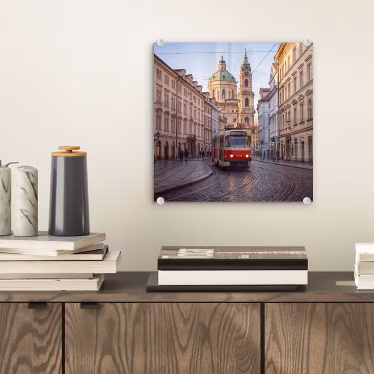 Glas schilderij - Tram - Straat - Stadsgezicht - Klassiek - Rood — 2