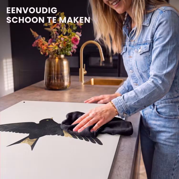 Inductie beschermer en spatscherm (2in1) - Zwarte zwaluw - Gouden accenten - Lichte achtergrond — 5