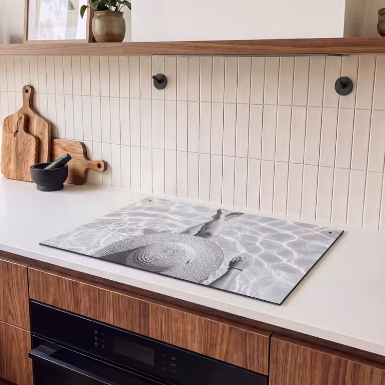 Inductie beschermer en spatscherm (2in1) - Zwembad - Hoed - Water - Zwart - Wit - Zomers — 3
