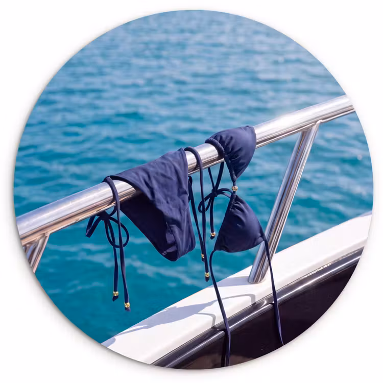 Wandcirkel - Glas - Bikini - Reling - Zee - Zomer - Blauw — 1