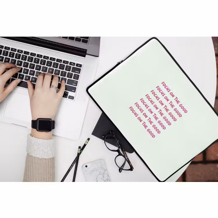 Laptophoes - Focus on the good - Roze — 3