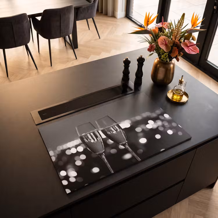 Inductie beschermer - Bubbels - Proosten - Champagneglazen - Stadslichten — 5