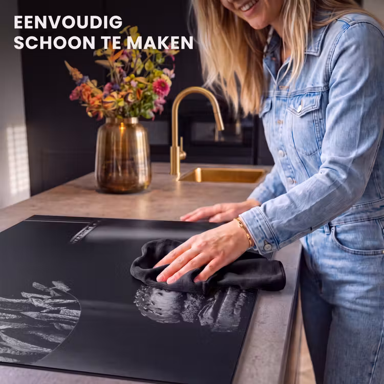 Inductie beschermer - Fastfood maaltijd met een burger en patat in zwart-wit — 6
